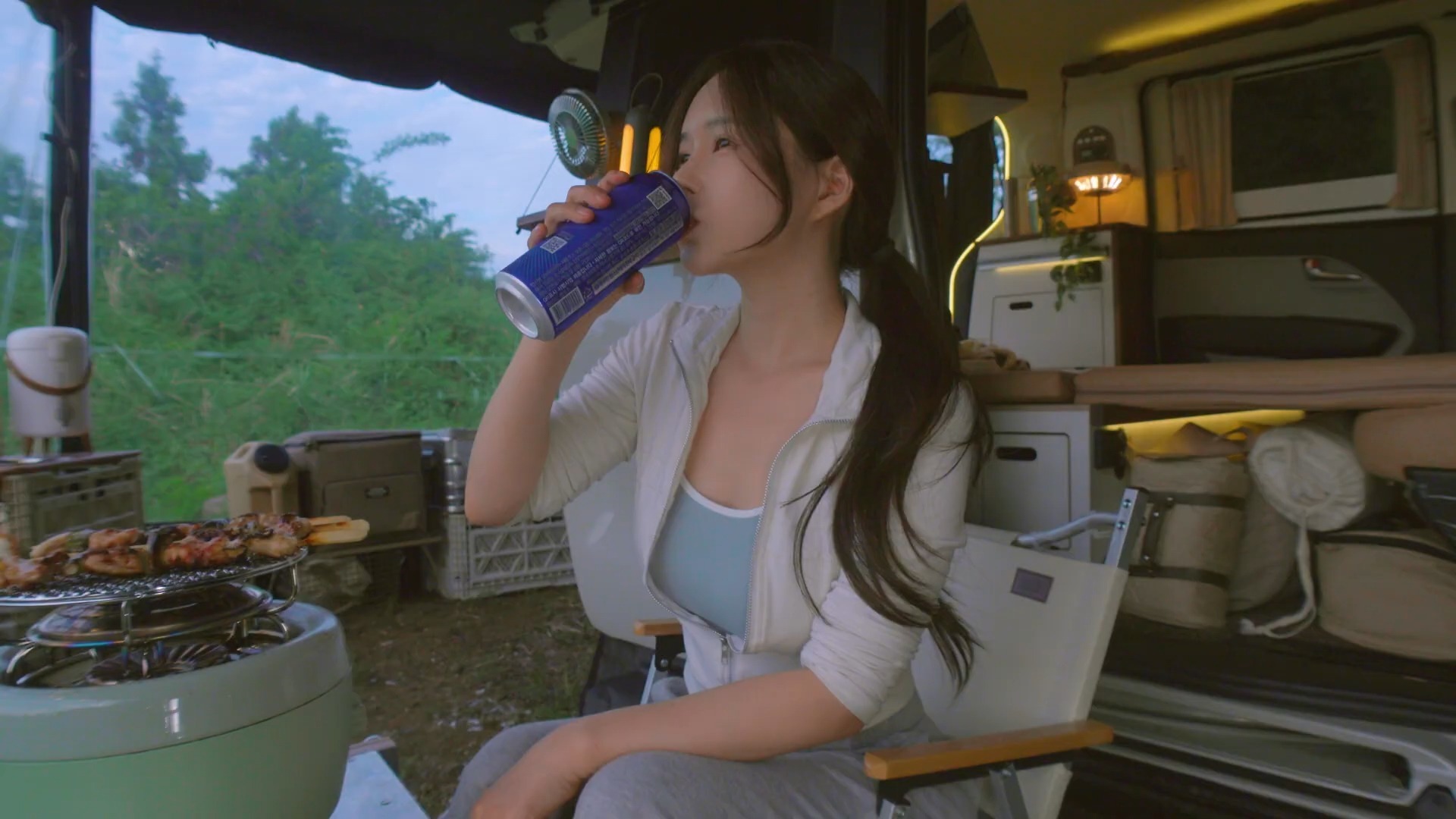 男子持刀辱骂恐吓高空作业人员 被重庆警方行拘